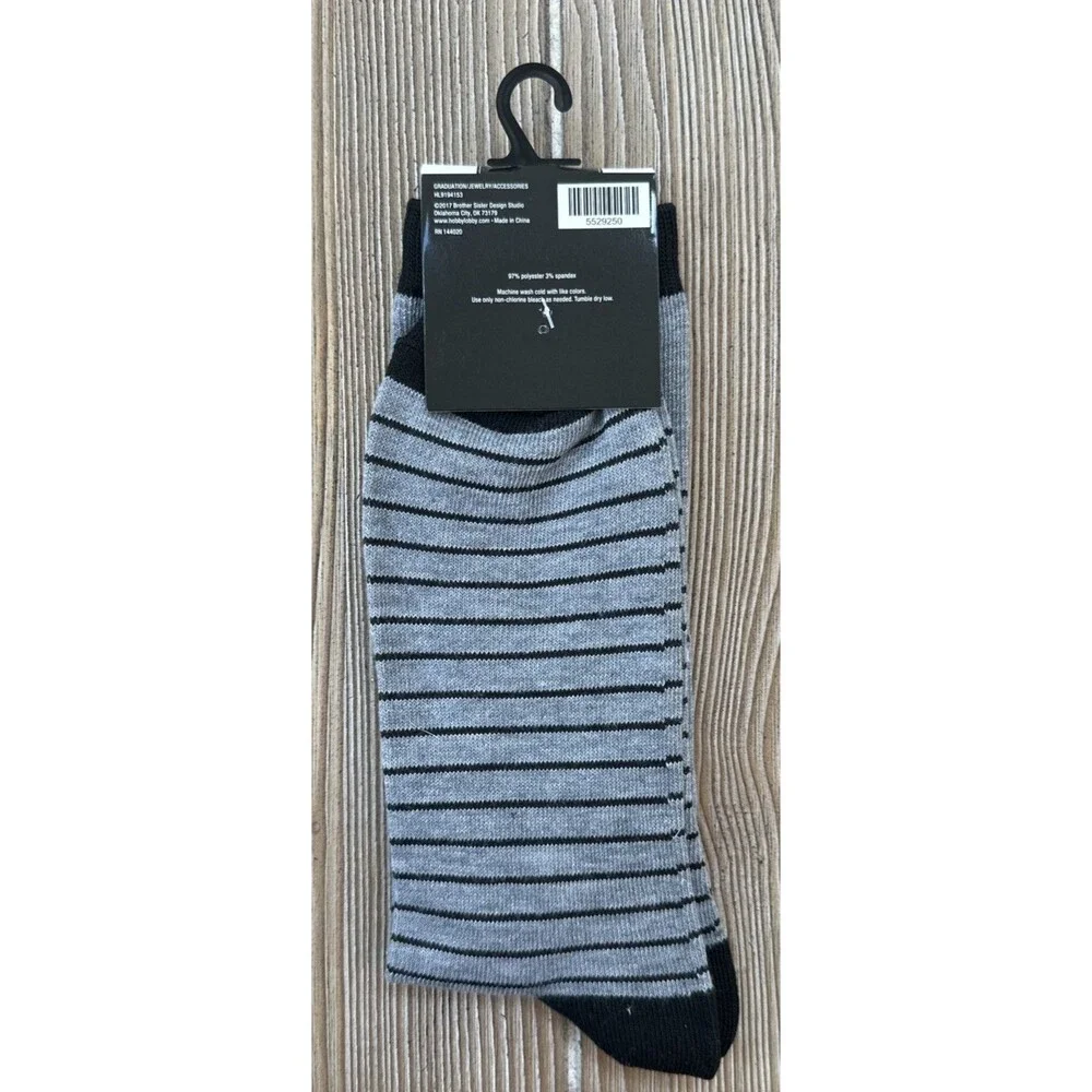 Graduation Kinda A Big Dill Men’s Crew Gray Socks 9-13